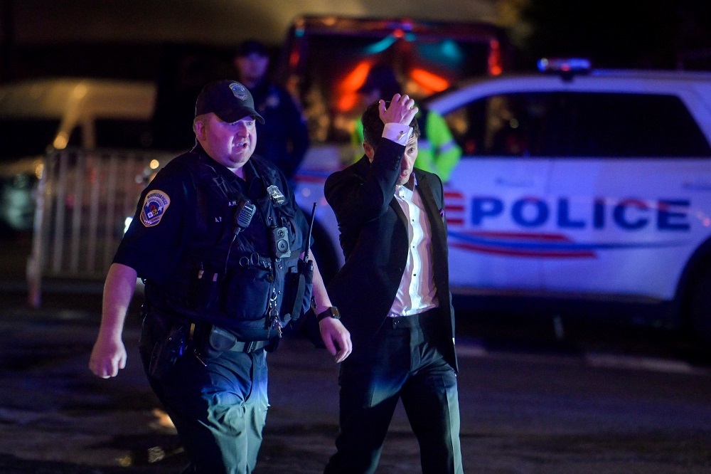 Белый дом назвал стрельбу на приеме попыткой покушения на Трампа