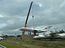 В Салехарде на аллею авиатехники после обновления вернули самолет Як-40
