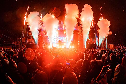 Москвичей приглашают покататься на лыжах, сноубордах и посетить концерт на Воробьевых горах в рамках проекта «Зима в Москве»