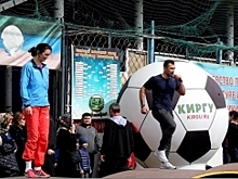 Известные спортсмены провели зарядку для 3 тысяч человек в Махачкале