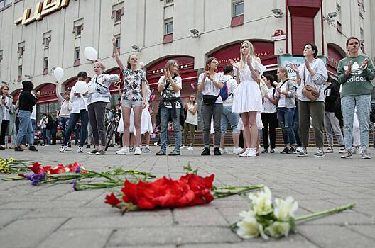 Лукашенко вышел к митингующим в Минске