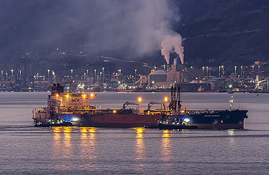 Стало известно о давлении Запада на страны, которые могут перевозить нефть РФ