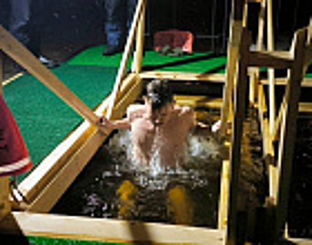 В Зеленограде прошли ежегодные крещенские купания