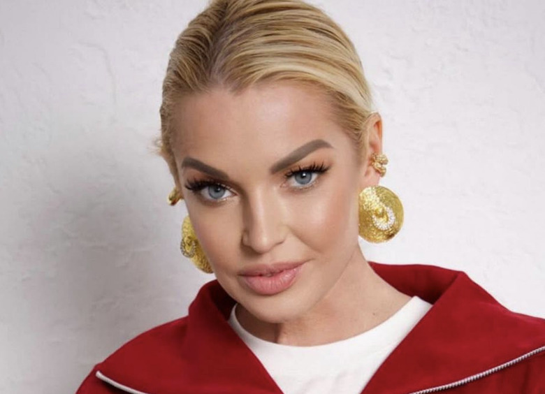 Красное бикини и легендарный шпагат: Волочкова зажгла на Мальдивах