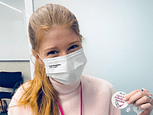 Дочь Гейтса вакцинировалась и пошутила о чипизации