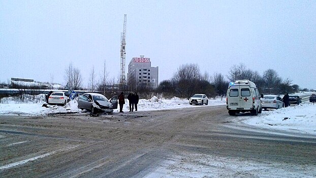 Два человека пострадали сегодня днем в аварии на улице Петрозаводской