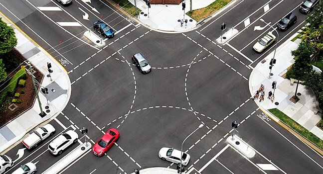 Почему за разворот на перекрестке могут лишить прав