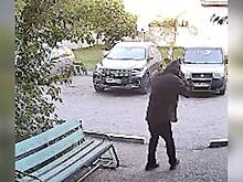 Россиянин приземлился ровно на скамейку после падения с высоты и попал на видео