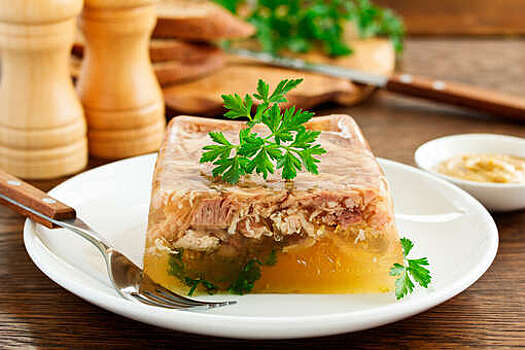 Врач Тяжельников: порция холодца не должна превышать 200 граммов