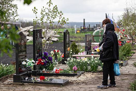 Семьи бойцов СВО пожаловались на похожие на разлагающиеся трупы портреты с могил военных
