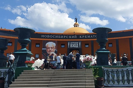 В Новосибирске простились с основателем крематория «Некрополь» Сергеем Якушиным