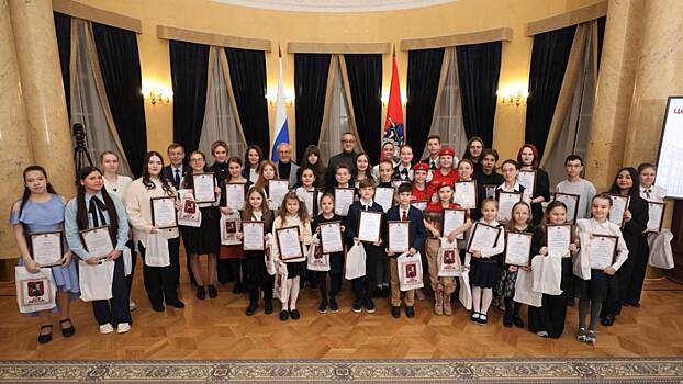 «На защите сердца Отчизны»: школьники воспели подвиги московских ополченцев на конкурсе рисунков