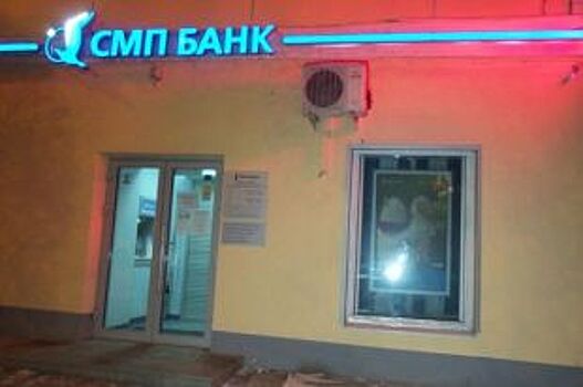 Неизвестные в масках ограбили банк на улице Малышева - СМИ