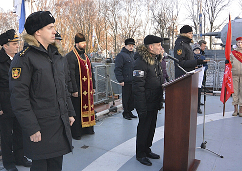 На борту корвета «Бойкий» состоялась церемония принятия школьников Калининграда в юнармейцы