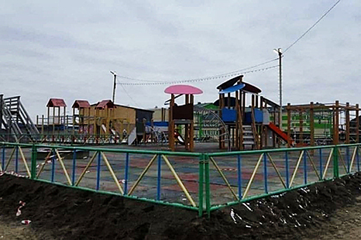 Пятилетнюю россиянку насмерть задавило качелями на новой детской площадке
