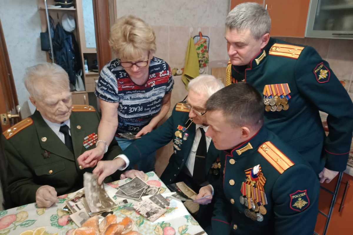 В Поволжье военнослужащие ЦВО продолжают чествовать ветеранов Великой Отечественной войны