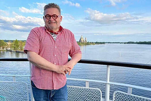 SHOT: уехавший в Париж Васильев отказался выступать в РФ за почти 15 млн рублей