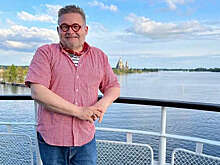 Историк моды Васильев рассказал, что начинает свой день с чтения и зарядки