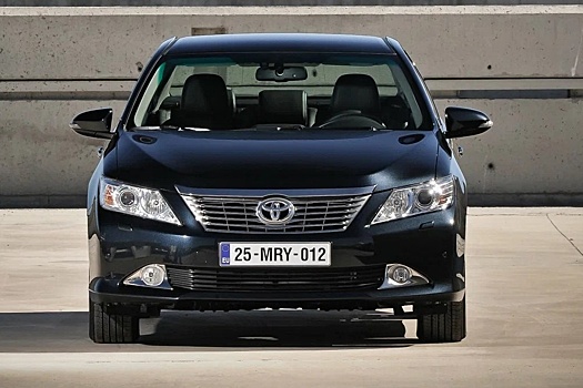 В РФ продают почти новую Toyota Camry 2013 года