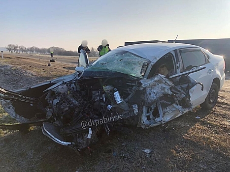 В районе станицы Холмской столкнулись автобус и Volkswagen, есть жертвы