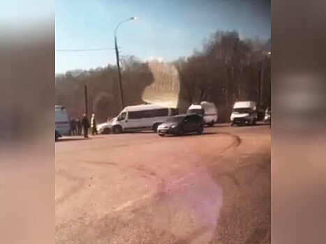 Пассажирский автобус из Чебоксар столкнулся с иномаркой в Кстовском районе