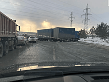 Фура перегородила ЕКАД из-за умершего за рулем водителя