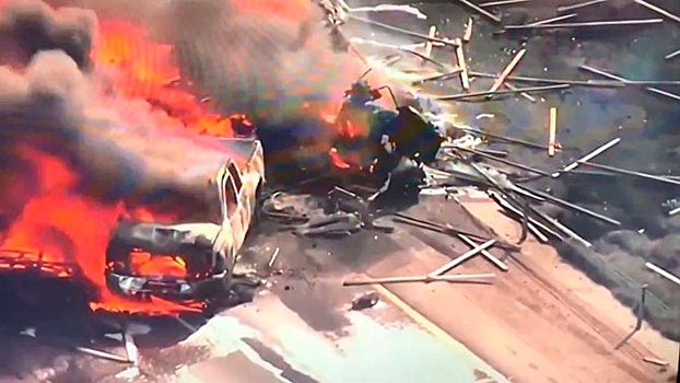 Загорелось шоссе: массовое огненное ДТП в США попало на видео