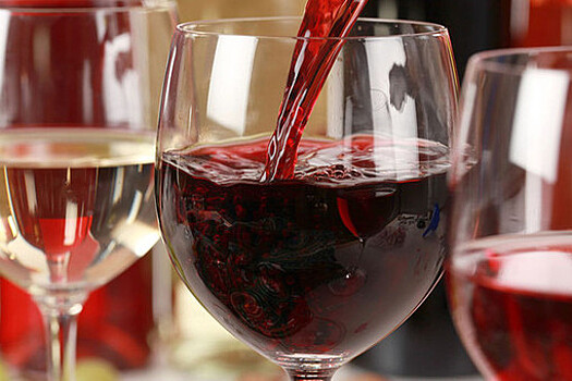 Китай вводит пошлины на вино из Австралии до 212% 