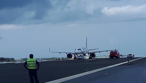 Пассажирский лайнер Air India приземлился на строящуюся полосу аэропорта на Мальдивах
