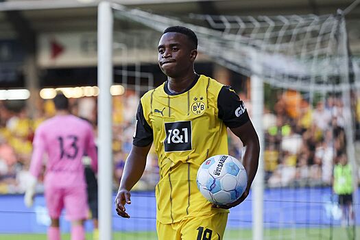 В «Боруссии» Д отреагировали на заявление отца Мукоко о поддельном возрасте игрока