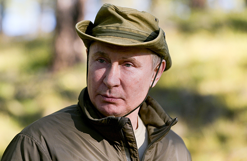 В начале сентября, по окончании рабочей поездки в Приморье и Амурскую область, Владимир Путин на несколько дней сделал остановку в Сибири, где провёл краткий отпуск. 