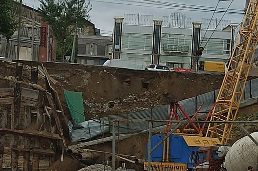 В Новосибирске ввели режим повышенной готовности из-за обрушения дороги на Большевистской