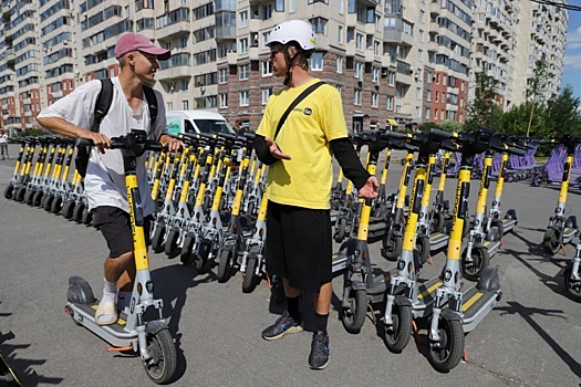 Власти Петербурга хотят получать налоги с такси и каршеринга