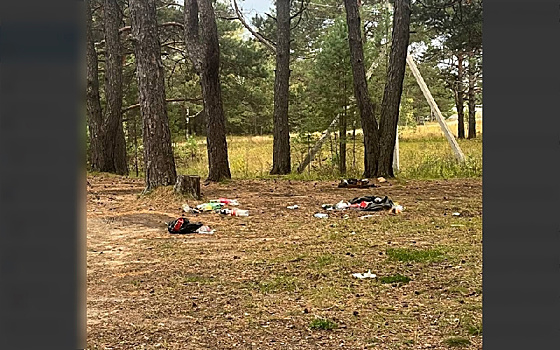 В Шимановске школьников обвинили в том, что они «загадили пляж»