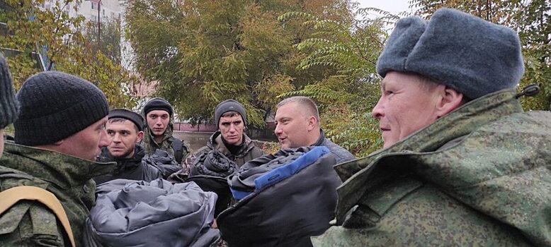 Глава Балаковского района Грачев отвез мобилизованным рюкзаки и теплые спальные мешки