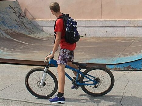 В Саратове подросток на велосипеде протаранил иномарку