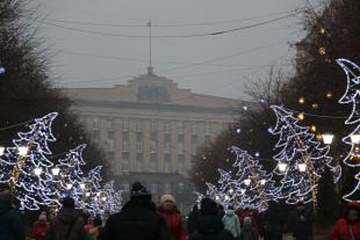 Теплая зима мешает открыть каток на площади Ленина в Орле