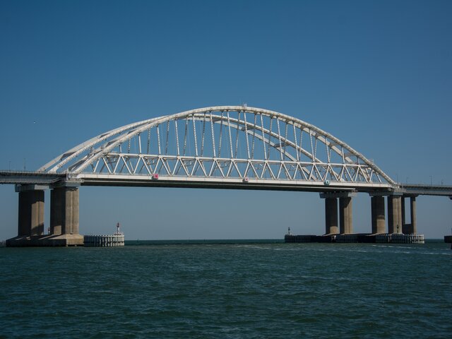 Крымский мост открыли для проезда автомобилей