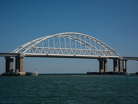 Крымский мост открыли для проезда автомобилей