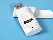 Проглотившего флешку школьника спасли врачи