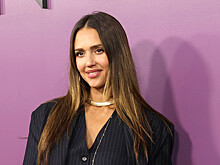 44-летняя Джессика Альба попала в объективы камер во время поцелуя с новым бойфрендом