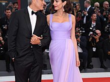 Амаль Клуни произвела фурор на премьере фильма супруга