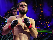 Махачев досрочно победил Ренато Мойкано и защитил титул чемпиона UFC в легком весе