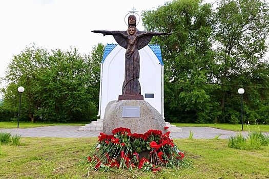 Глава Алтая Андрей Турчак: В Майме открыли памятник матерям защитников Отечества