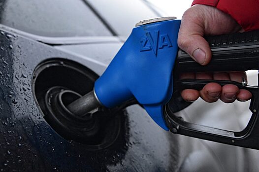 Экономист рассказал, где можно найти дешевый бензин