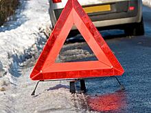 На Ямале за сутки пострадали двое пешеходов, «КамАЗ» смял Volvo, а Jeep Cherokee улетел в кювет