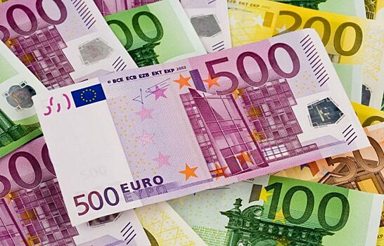 Курс евро опустился ниже 70 рублей, доллар снизился до 59,61 рубля