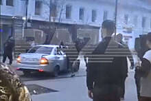 Саратовская полиция задержала водителя Lada, въехавшего в толпу дерущихся