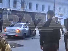 Саратовская полиция задержала водителя Lada, въехавшего в толпу дерущихся