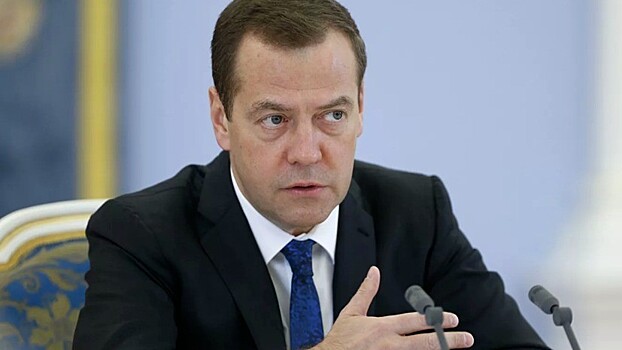 Медведев: нужно продолжать оказывать поддержку продвижению российских товаров за рубежом